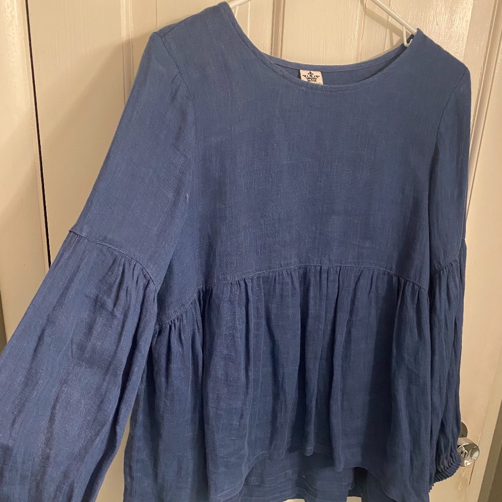 Crown linen pendulum top